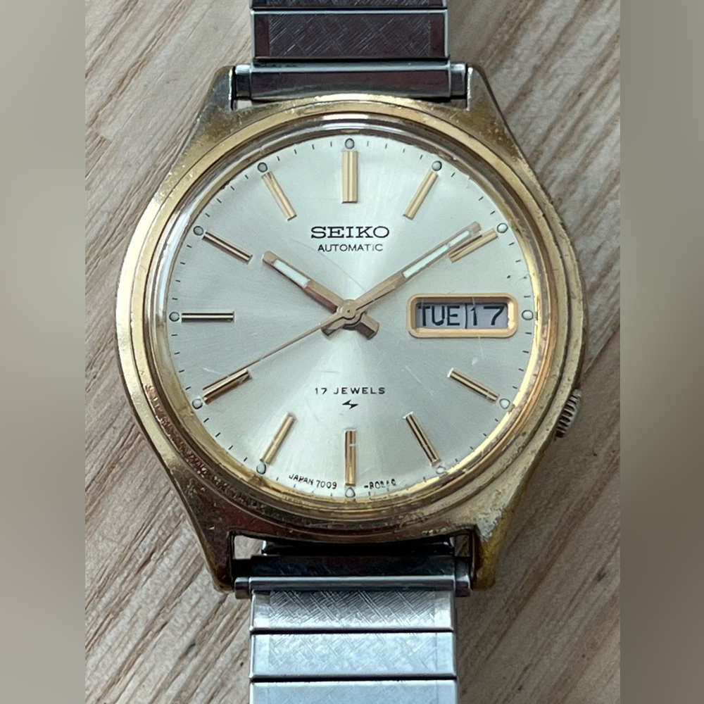 Seiko Automatic 17 Jewels Rare Vintage Watch Gold-Tone Dial Stretch Bracelet